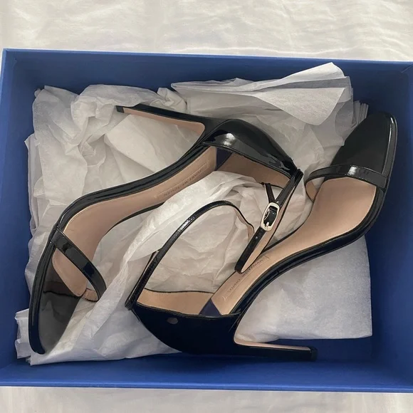 STUART WEITZMAN
NudistSong patent-leather sandals brand new size 8. - Picture 2 of 6